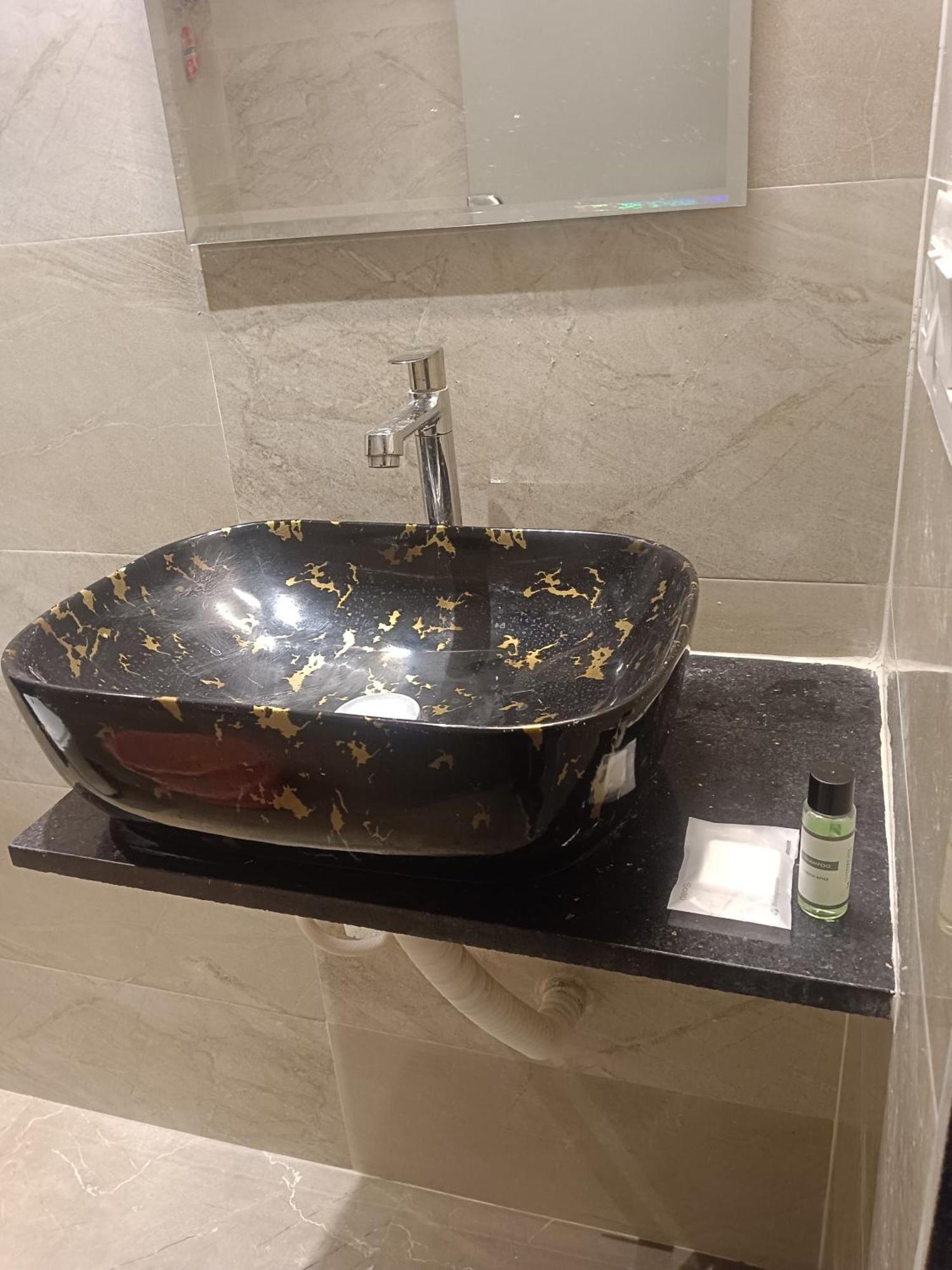 Hotel Grand Dyad - Near Kokilaben Hospital Andheri West Bombay