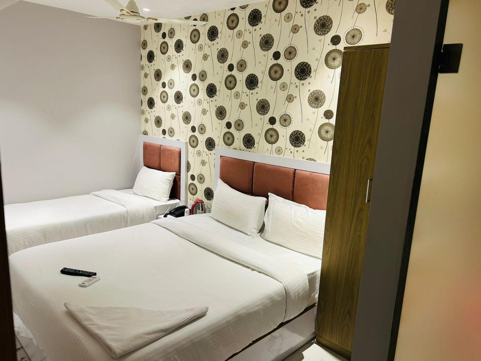 Grand Dyad - Near Kokilaben Hospital Andheri West 3* Bombay