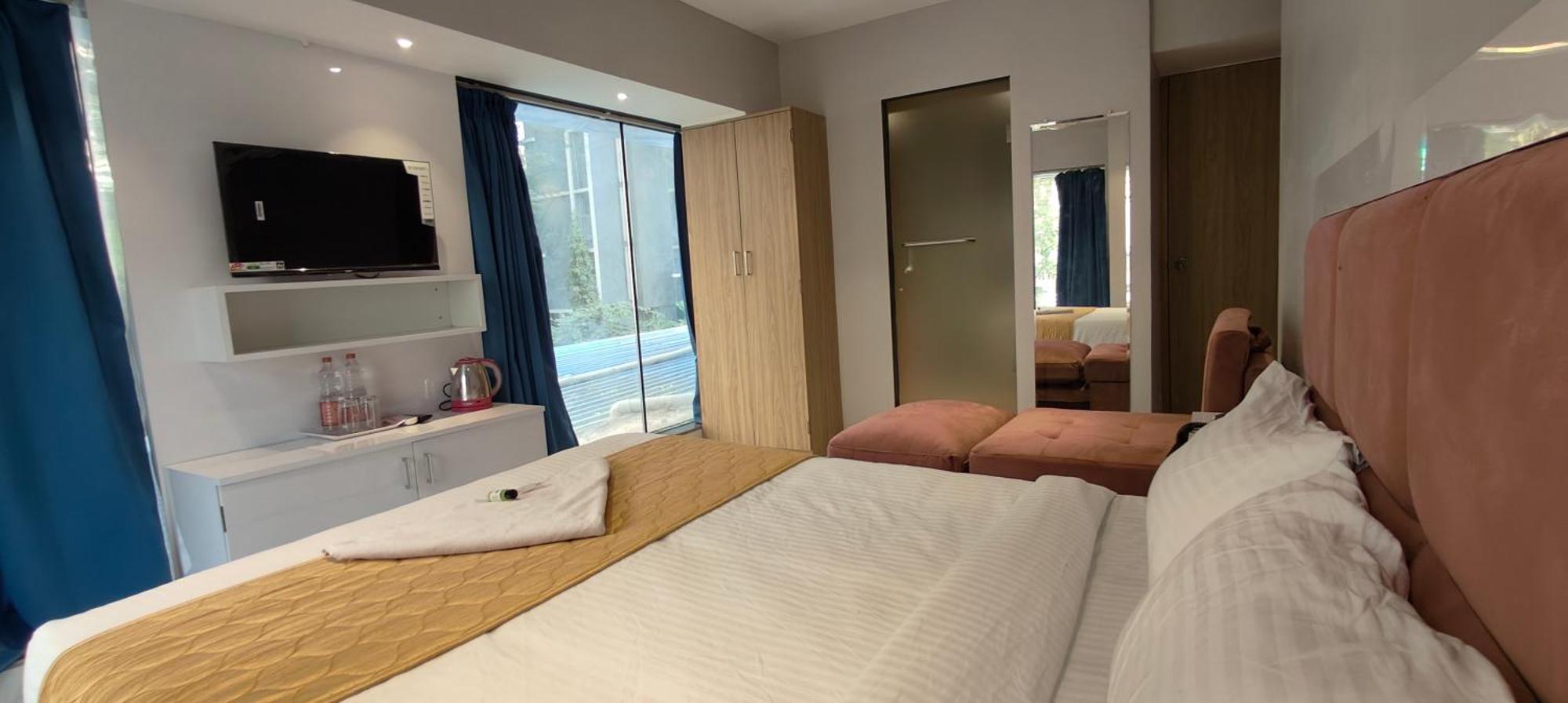 Grand Dyad - Near Kokilaben Hospital Andheri West Hotel Bombay