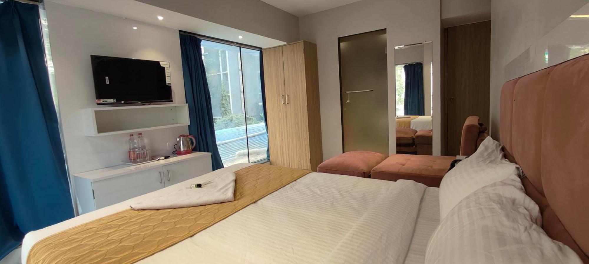 Grand Dyad - Near Kokilaben Hospital Andheri West 3* Bombay