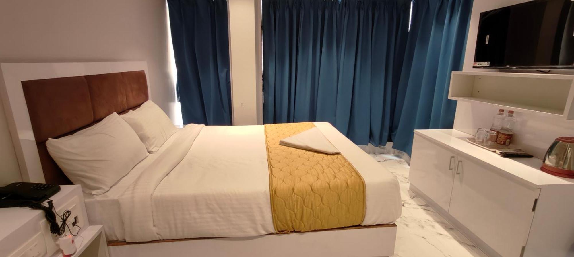 Grand Dyad - Near Kokilaben Hospital Andheri West 3* Bombay