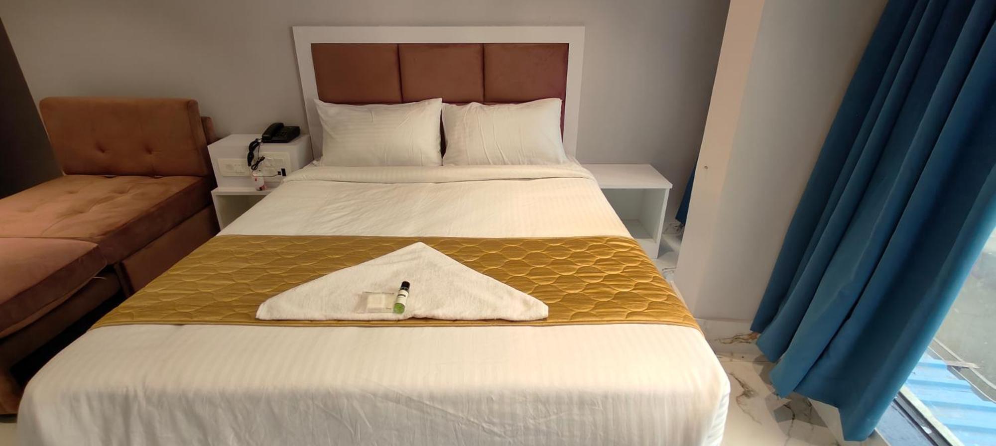 Grand Dyad - Near Kokilaben Hospital Andheri West Hotel Bombay